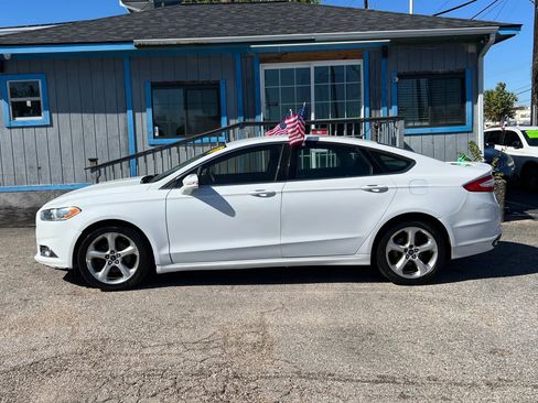 Used 2016 Ford Fusion SE image 9