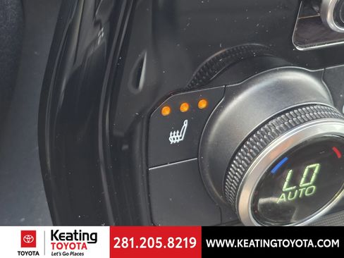 Used 2024 Toyota Highlander XLE FWD image 24