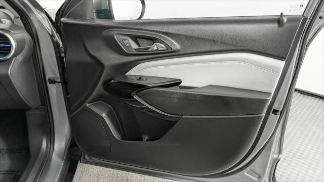 Used 2025 Chevrolet Trax LT w/ LT Convenience Package FWD image 22