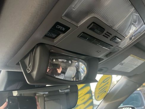 Used 2019 Toyota Highlander Limited image 37