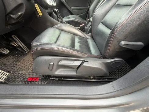 Used 2011 Volkswagen Golf 4-Door FWD image 24