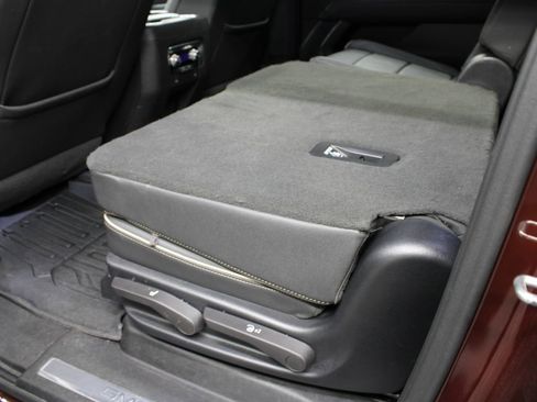 Used 2023 GMC Yukon XL SLT AWD/4WD image 55