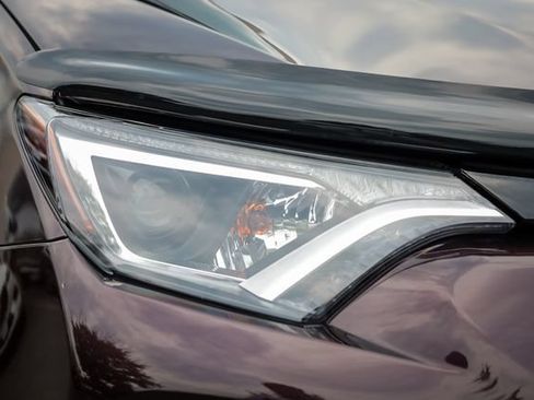Used 2018 Toyota RAV4 LE w/ All Weather Liner Package AWD/4WD image 8