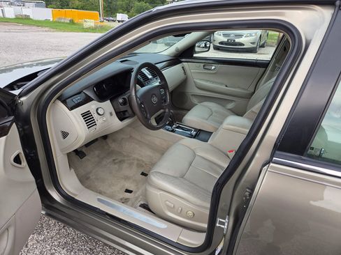 Used 2011 Cadillac DTS Luxury FWD image 11