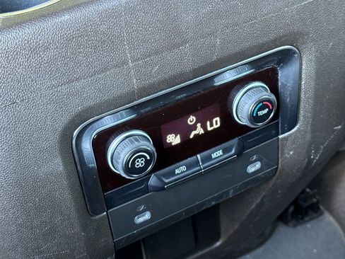 Used 2024 Chevrolet Suburban LT image 41