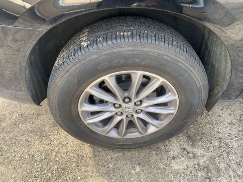 Used 2023 Buick Enclave Premium image 11