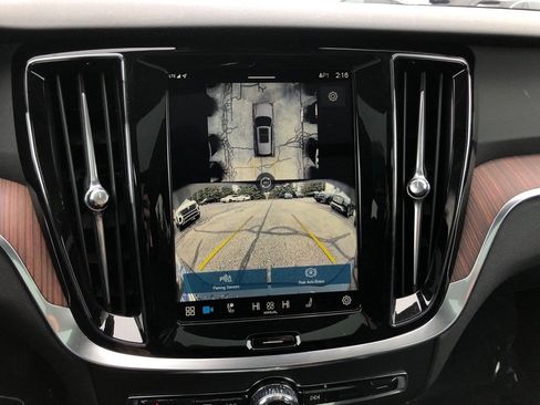 Used 2025 Volvo V60 B5 Cross Country Plus image 25