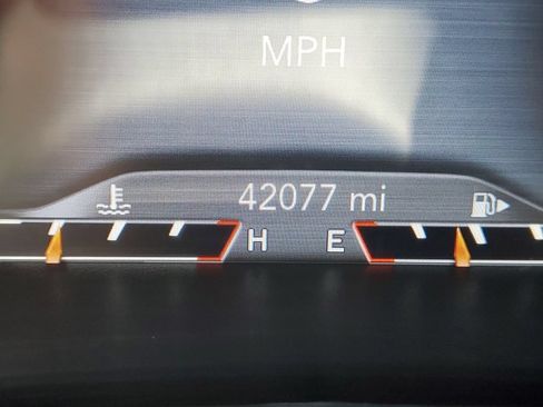 Used 2019 Jeep Cherokee Trailhawk w/ Cold Weather Group AWD/4WD image 18