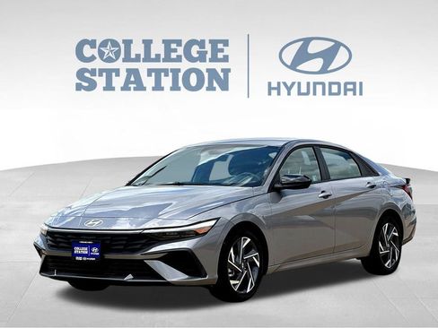 Used 2025 Hyundai Elantra Sport FWD image 6