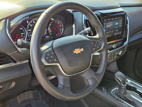 Used 2023 Chevrolet Traverse Premier FWD image 18