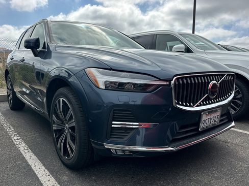 Used 2023 Volvo XC60 B5 Plus w/ Climate Package FWD image 2