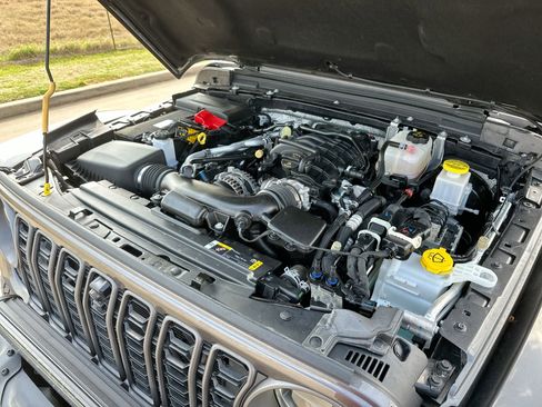Used 2024 Jeep Gladiator Rubicon AWD/4WD image 25