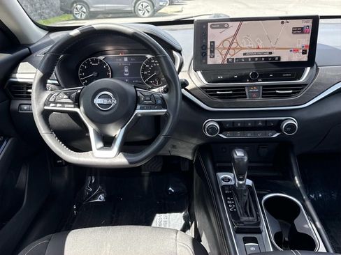 Used 2023 Nissan Altima 2.5 SV w/ SV Premium Package AWD/4WD image 8