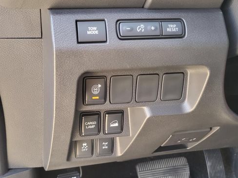 Used 2025 Nissan Frontier PRO-4X AWD/4WD image 24