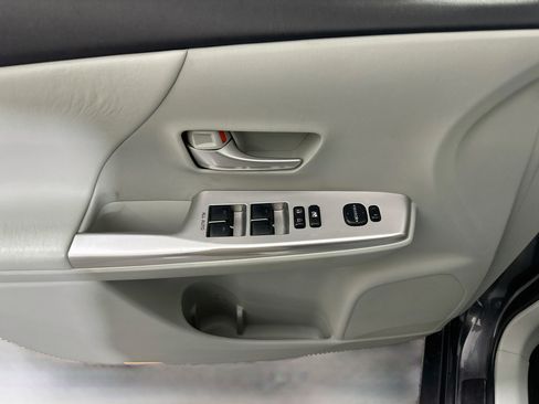Used 2013 Toyota Prius V Five FWD image 15
