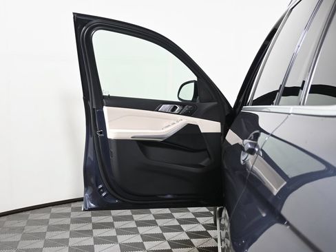 Used 2022 BMW X7 xDrive40i w/ Premium Package AWD/4WD image 28