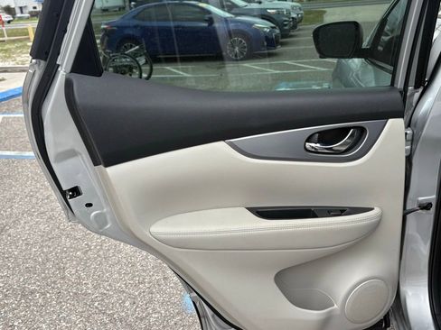 Used 2020 Nissan Rogue Sport SL image 12