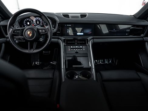 Certified 2025 Porsche Panamera 4 image 12