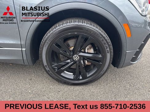 Used 2023 Volkswagen Tiguan SE R-Line AWD/4WD image 4