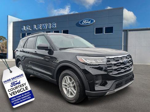 New 2026 Ford Explorer Active AWD/4WD image 1