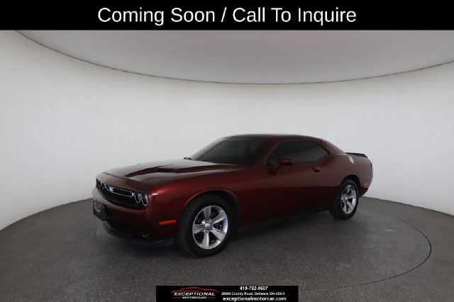 Used 2017 Dodge Challenger SXT RWD image 2