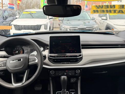 Used 2025 Jeep Compass Limited image 15