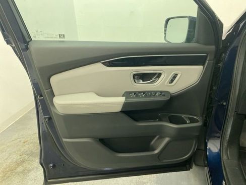 Certified 2025 Honda Pilot Touring image 21