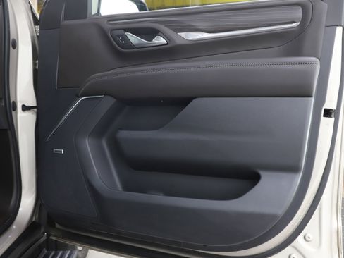 Used 2022 GMC Yukon XL Denali w/ Denali Ultimate Package image 9