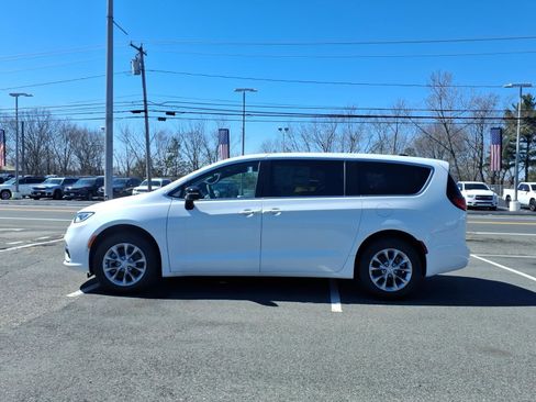 New 2026 Chrysler Pacifica Select image 7