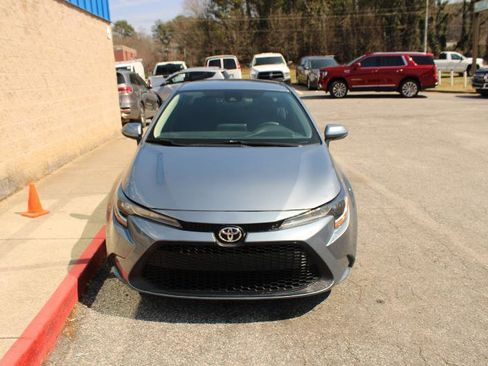Used 2022 Toyota Corolla LE image 2