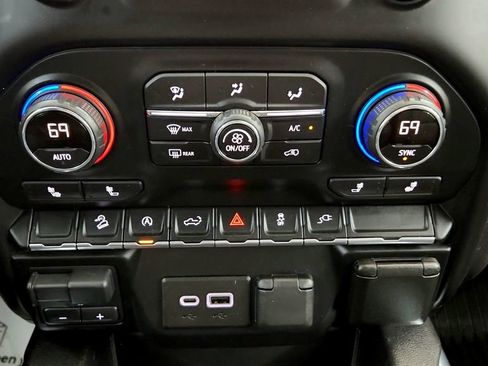 Used 2021 Chevrolet Silverado 1500 RST AWD/4WD image 30