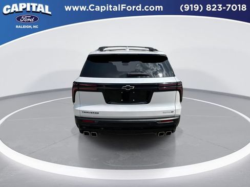 Used 2025 Chevrolet Traverse LT w/ Midnight/Sport Edition FWD image 7