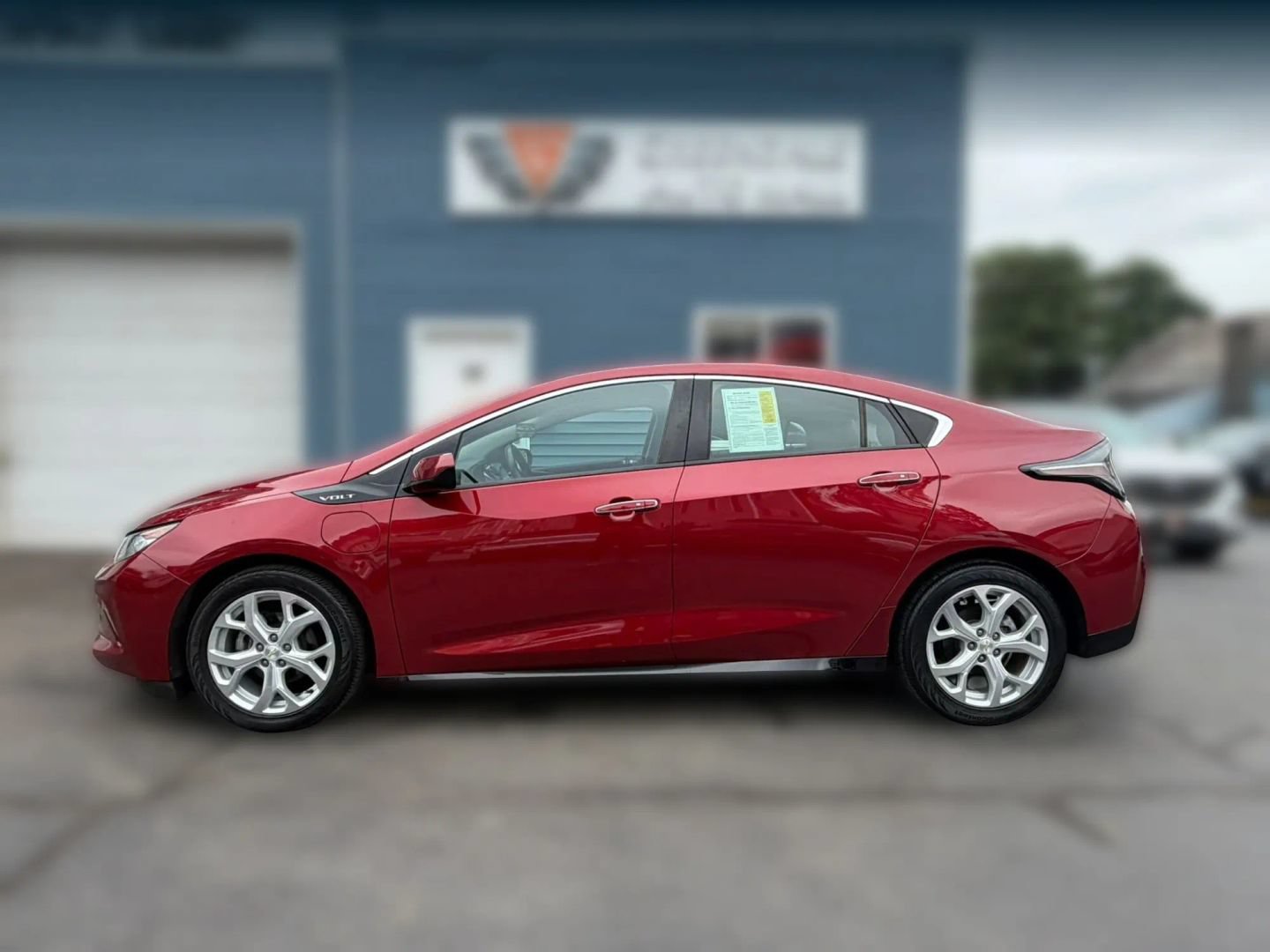 Used 2018 Chevrolet Volt Premier w/ Driver Confidence Package FWD image 4