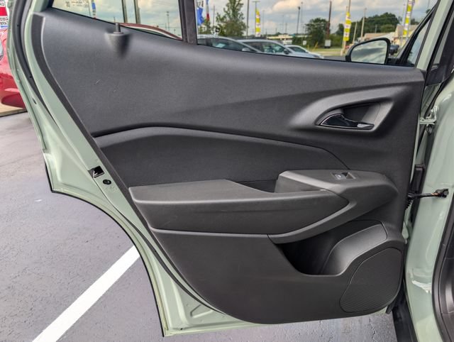 Used 2024 Chevrolet Trax RS w/ Sunroof Package FWD image 14