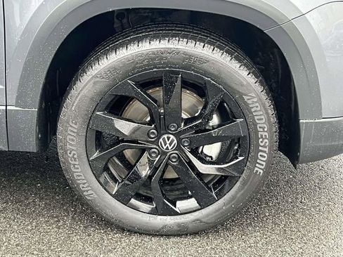 Certified 2022 Volkswagen Taos SE image 8