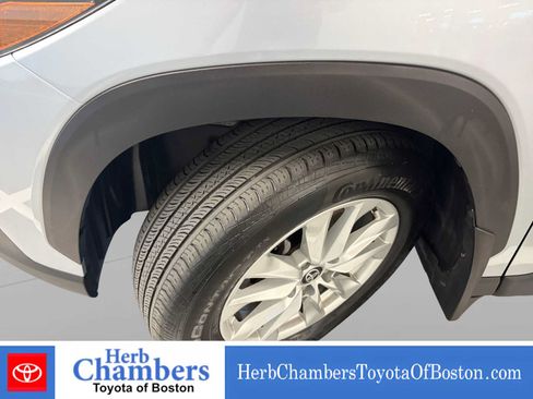 Used 2023 Toyota Corolla Cross LE AWD/4WD image 9