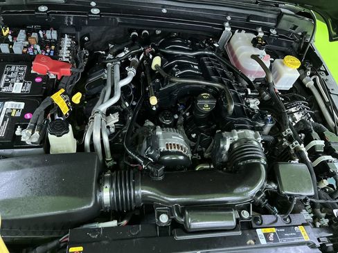 Used 2023 Jeep Gladiator Rubicon w/ LED Lighting Group AWD/4WD image 30