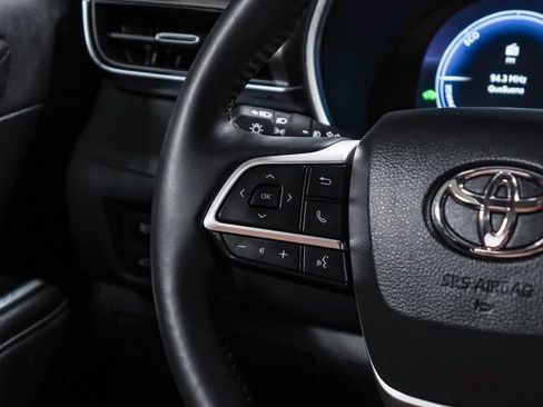 Certified 2025 Toyota Highlander Limited AWD/4WD image 17