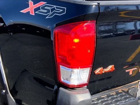 Used 2017 Toyota Tacoma SR5 w/ Tow Package image 29