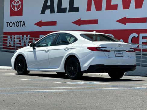 Used 2025 Toyota Camry LE FWD image 3