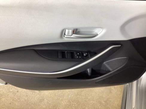 Used 2022 Toyota Corolla SE FWD image 11