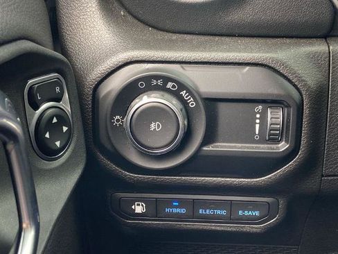 New 2023 Jeep Wrangler Unlimited Sahara w/ Cold Weather Group AWD/4WD image 14