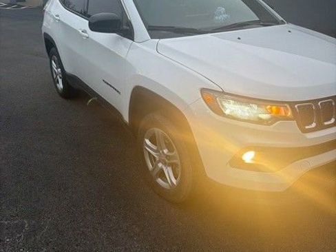 Used 2023 Jeep Compass Latitude w/ Convenience Group AWD/4WD image 1