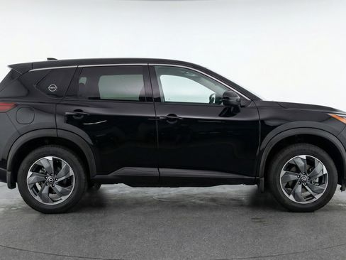 Used 2025 Nissan Rogue SV FWD image 11