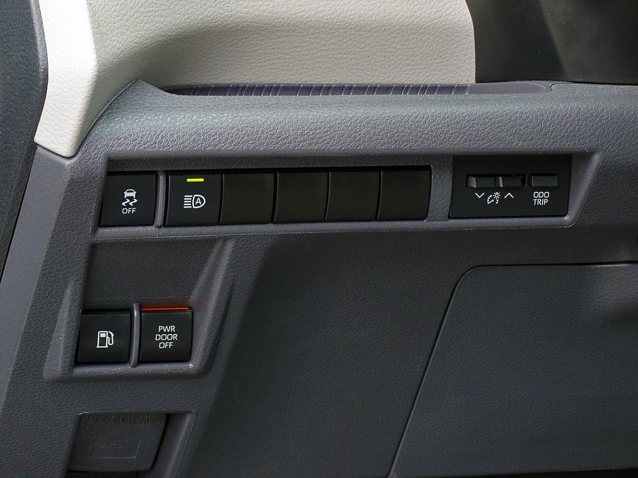 Used 2024 Toyota Sienna XLE FWD image 19