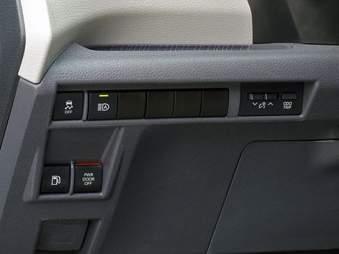 Used 2024 Toyota Sienna XLE FWD image 19