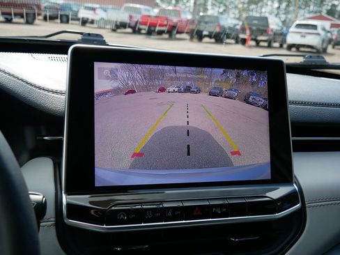 Used 2024 Jeep Compass Limited image 27