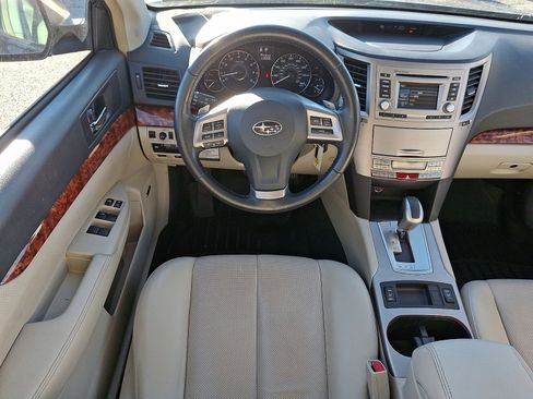 Used 2012 Subaru Outback 3.6R Limited w/ Moonroof Pkg image 10