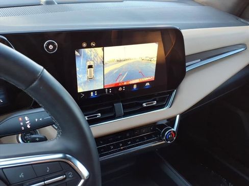 Used 2025 Chevrolet Equinox ACTIV w/ Safety and Technology Package image 24