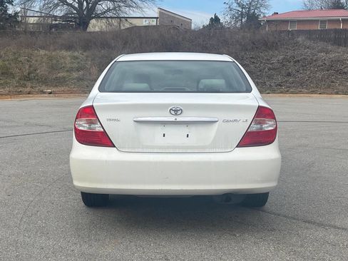 Used 2004 Toyota Camry LE image 2